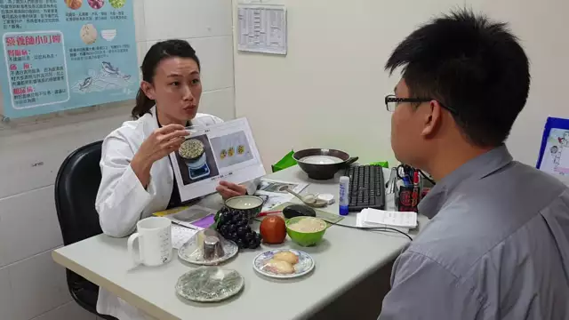 翻轉教案_營養職類-糖尿病患者認識醣類食物份量(回覆示教)-1